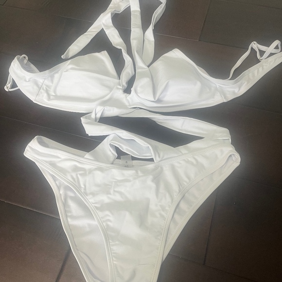 Women’s bathing suit - Picture 1 of 2